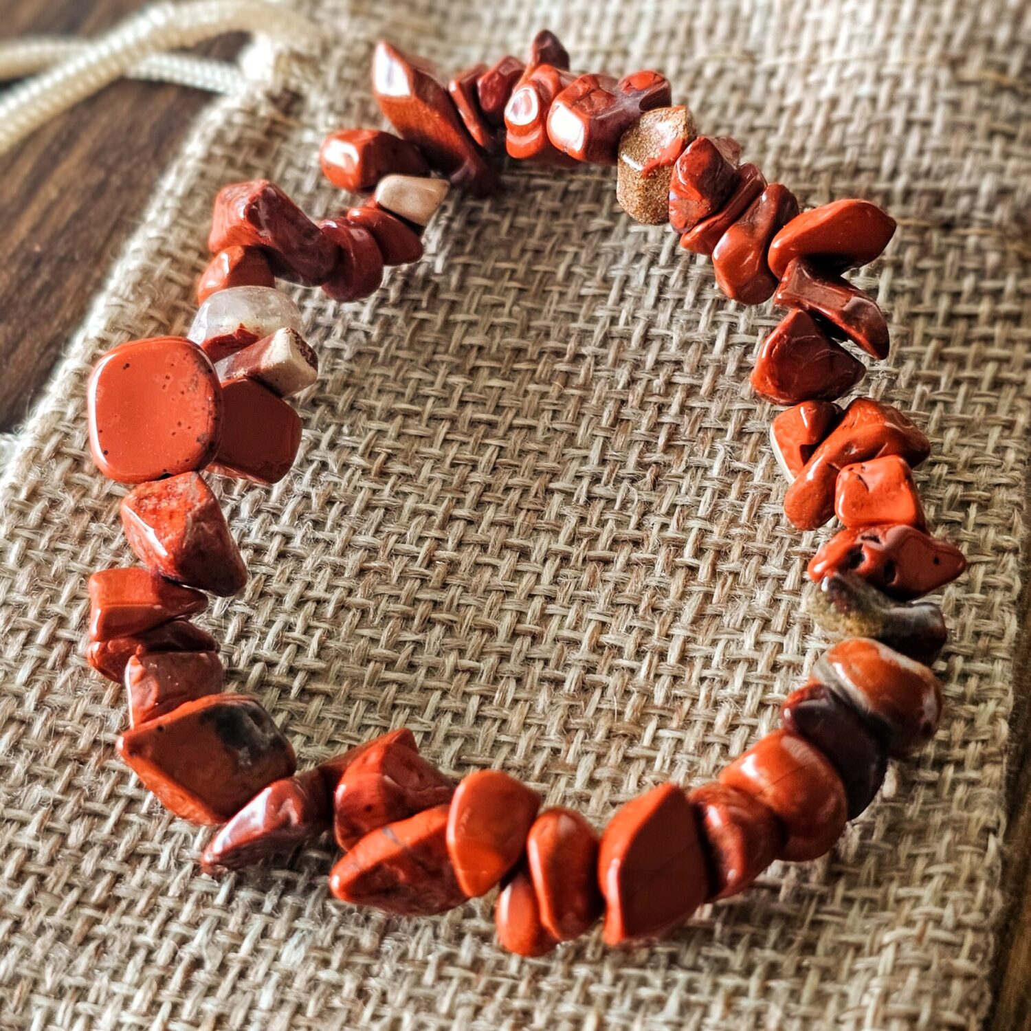 Bracelet en jaspe rouge brut