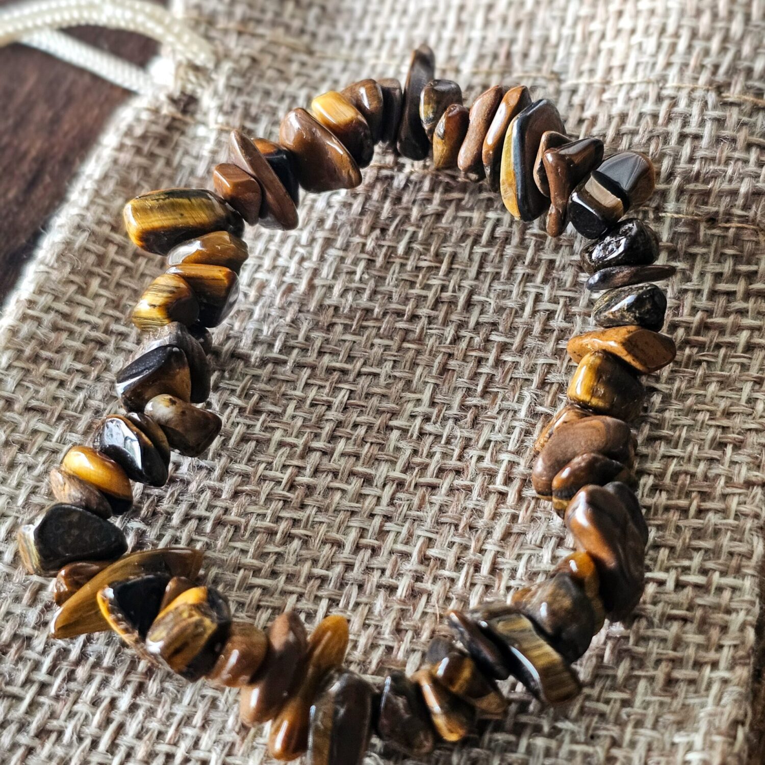 bracelet-en-oeil-de-tigre-brut